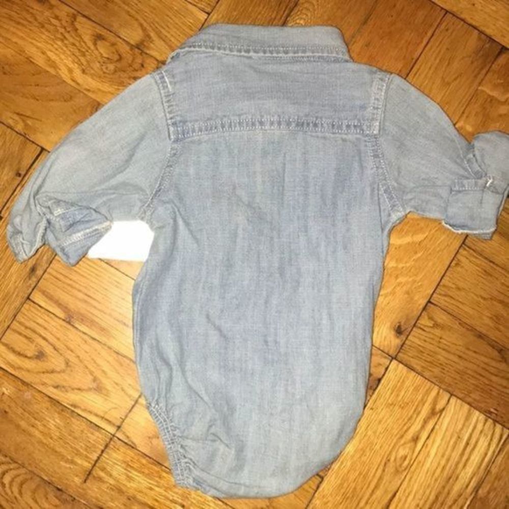 Oshkosh bgosh denim button down size 6 months - Picture 4 of 4